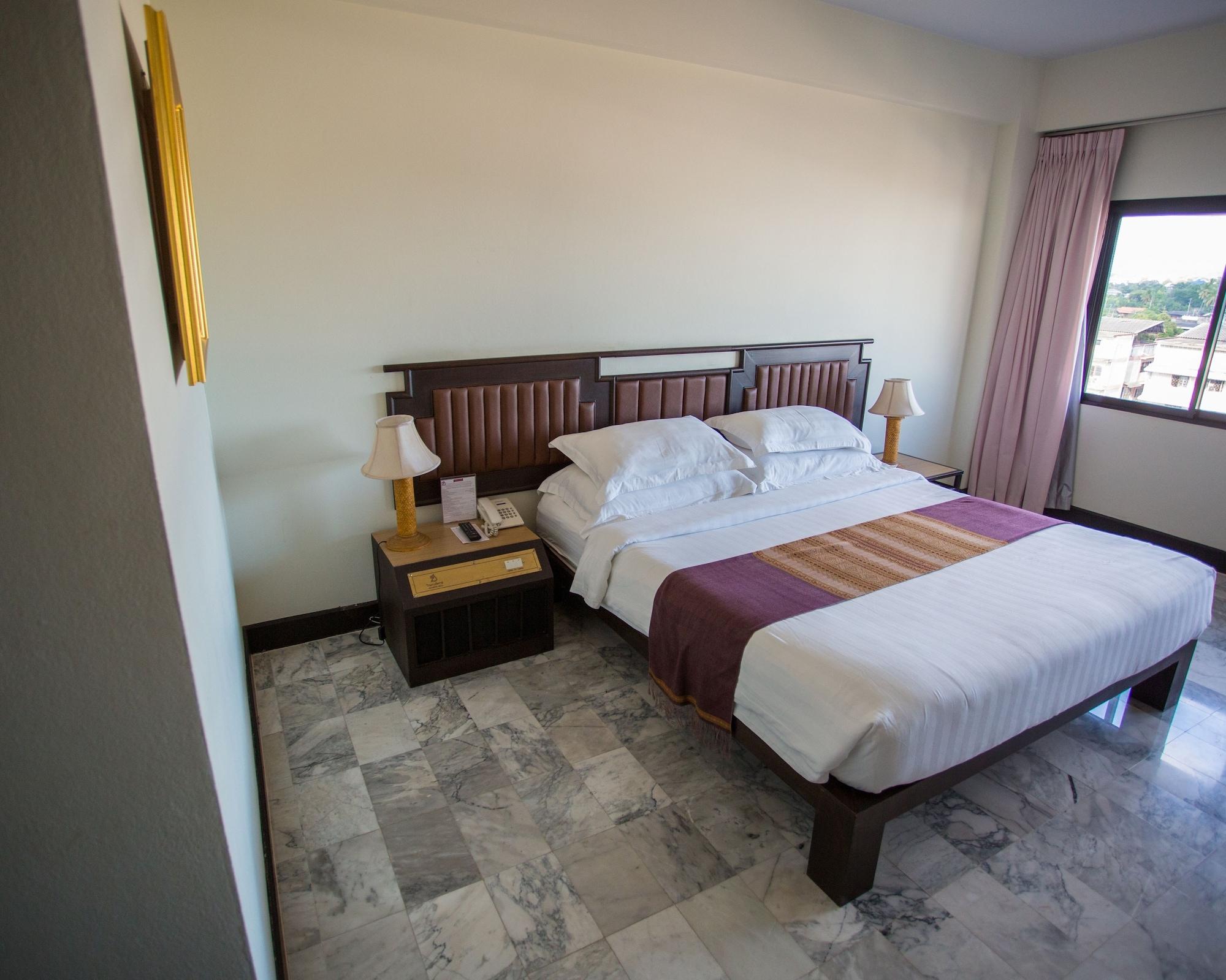 Seeharaj Hotel Uttaradit Eksteriør billede